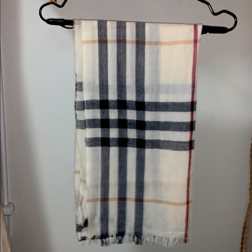 Burberry W Lightweight Scarf. Perfect Condition